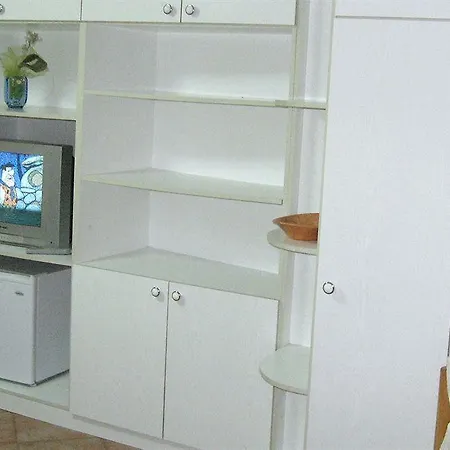 Konukevi Kosta Center Port 3*